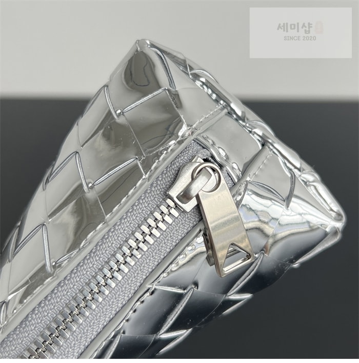Bottega Veneta 보테가베네타 스몰 인트레치아토 반달 뷰티 파우치 “ 7COLOR ” 그레이+그린+블루 Bag 9번 이미지