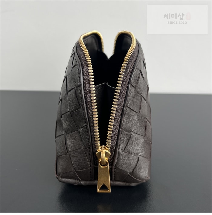 Bottega Veneta 보테가베네타 스몰 인트레치아토 반달 뷰티 파우치 “ 7COLOR ” 그레이+그린+블루 Bag 18번 이미지
