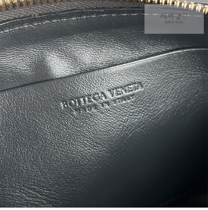Bottega Veneta 보테가베네타 스몰 인트레치아토 반달 뷰티 파우치 “ 7COLOR ” 그레이+그린+블루 Bag 1번 이미지