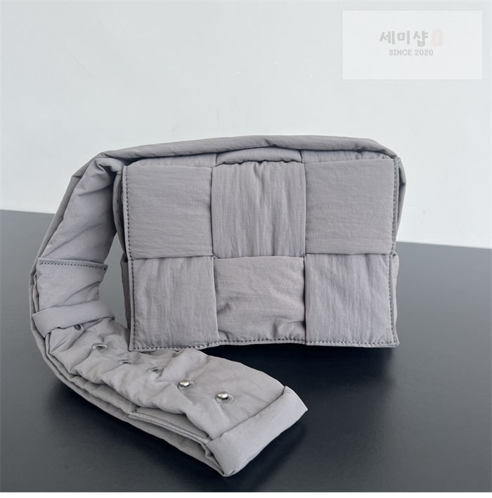Bottega Veneta 보테가베네타 스몰 패디드 테크 카세트 백 “ 4COLOR ” 블랙+그린 Bag 10번 이미지