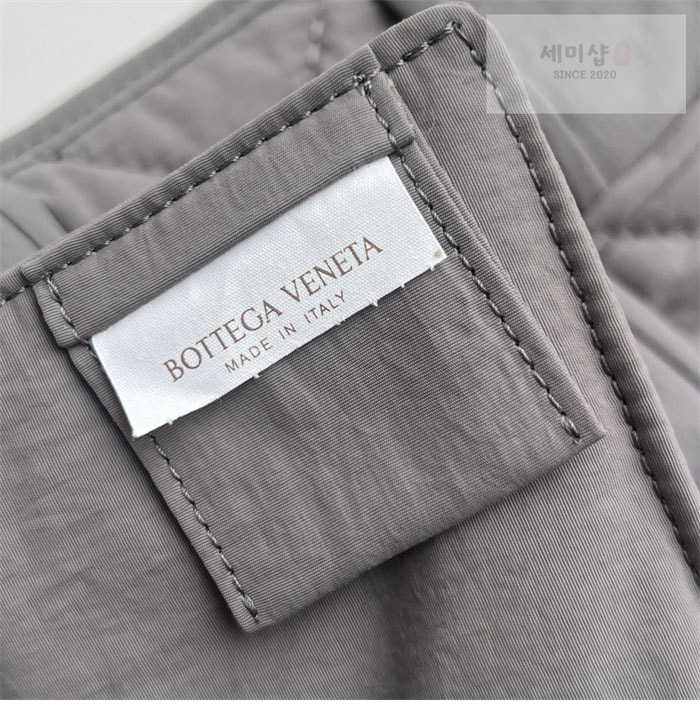 Bottega Veneta 보테가베네타 스몰 패디드 테크 카세트 백 “ 4COLOR ” 블랙+그린 Bag 6번 이미지