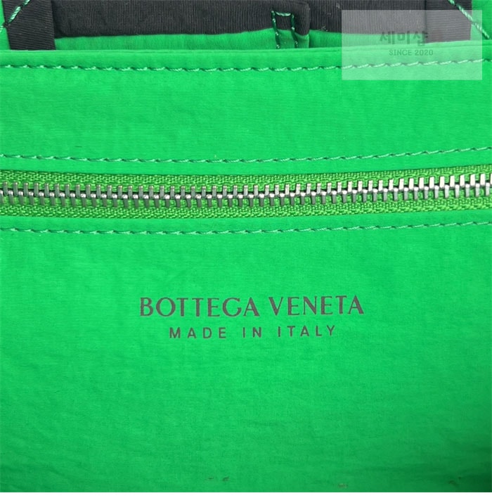 Bottega Veneta 보테가베네타 스몰 패디드 테크 카세트 백 “ 4COLOR ” 블랙+그린 Bag 13번 이미지