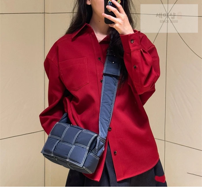 Bottega Veneta 보테가베네타 스몰 패디드 테크 카세트 백 “ 2COLOR ” 레플리카 8번 이미지 - Bag | 세미샵 레플리카 사이트
