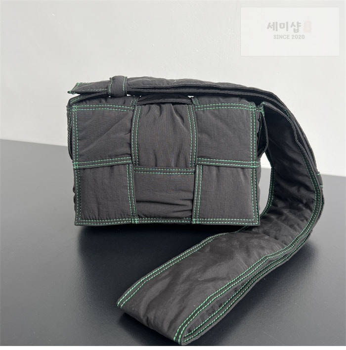 Bottega Veneta 보테가베네타 스몰 패디드 테크 카세트 백 “ 2COLOR ” 레플리카 4번 이미지 - Bag | 세미샵 레플리카 사이트