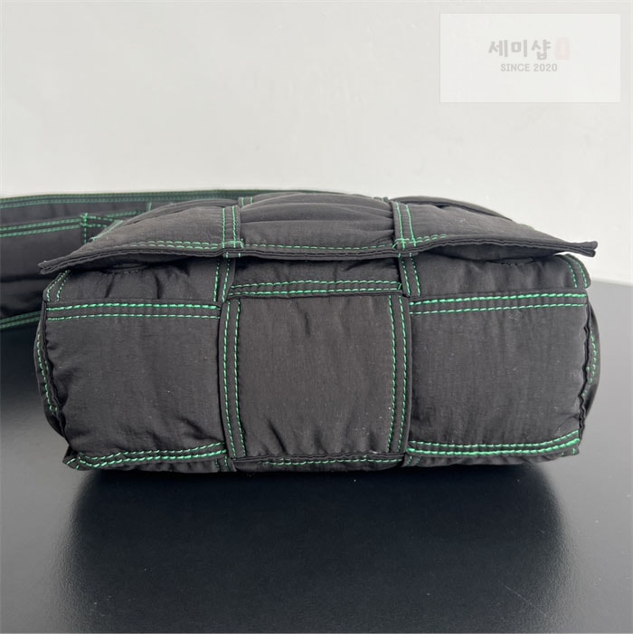 Bottega Veneta 보테가베네타 스몰 패디드 테크 카세트 백 “ 2COLOR ” 레플리카 5번 이미지 - Bag | 세미샵 레플리카 사이트