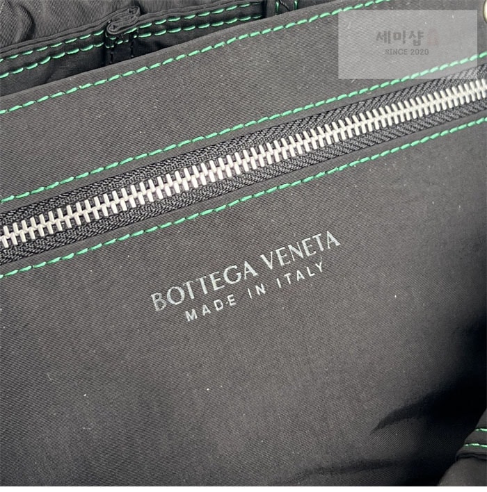 Bottega Veneta 보테가베네타 스몰 패디드 테크 카세트 백 “ 2COLOR ” 레플리카 11번 이미지 - Bag | 세미샵 레플리카 사이트