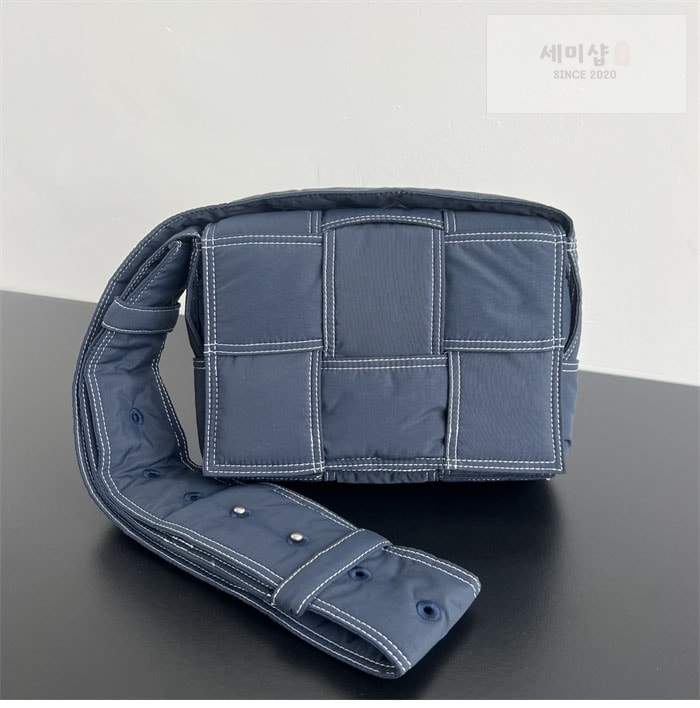 Bottega Veneta 보테가베네타 스몰 패디드 테크 카세트 백 “ 2COLOR ” 레플리카 7번 이미지 - Bag | 세미샵 레플리카 사이트