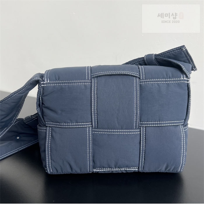 Bottega Veneta 보테가베네타 스몰 패디드 테크 카세트 백 “ 2COLOR ” 레플리카 12번 이미지 - Bag | 세미샵 레플리카 사이트