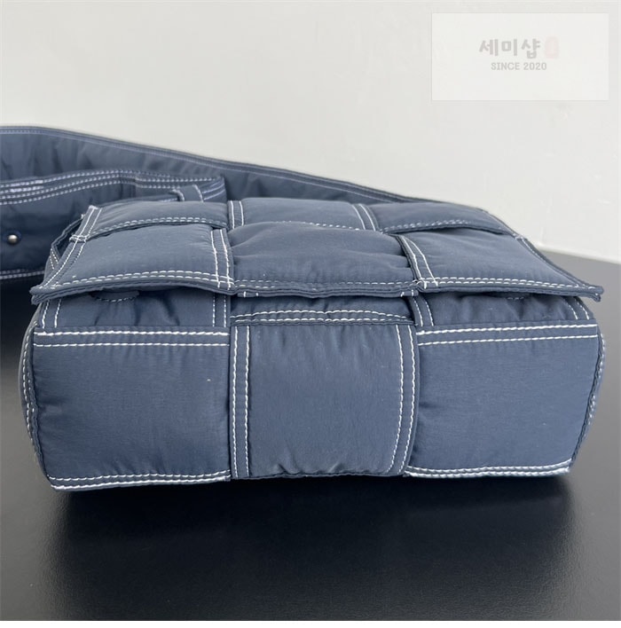 Bottega Veneta 보테가베네타 스몰 패디드 테크 카세트 백 “ 2COLOR ” 레플리카 1번 이미지 - Bag | 세미샵 레플리카 사이트