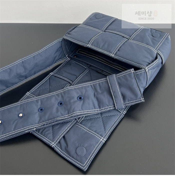 Bottega Veneta 보테가베네타 스몰 패디드 테크 카세트 백 “ 2COLOR ” 레플리카 21번 이미지 - Bag | 세미샵 레플리카 사이트