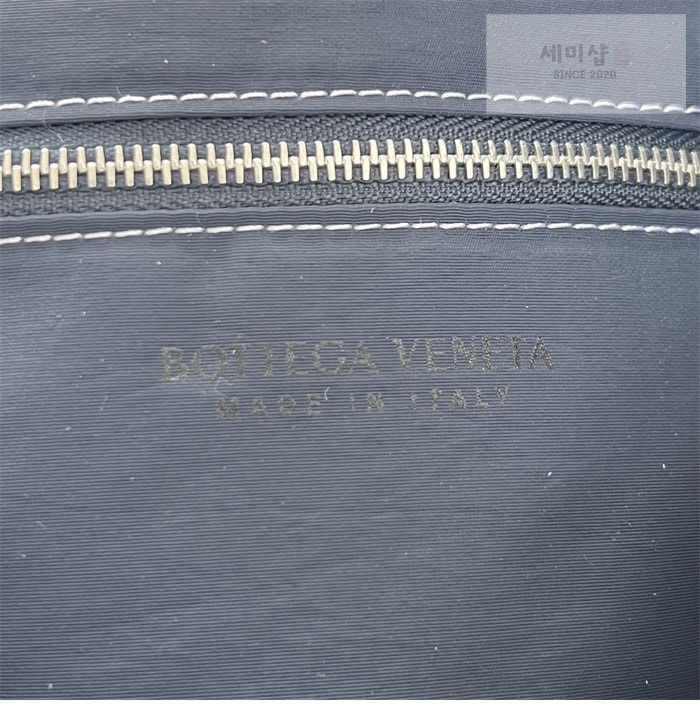 Bottega Veneta 보테가베네타 스몰 패디드 테크 카세트 백 “ 2COLOR ” 레플리카 22번 이미지 - Bag | 세미샵 레플리카 사이트