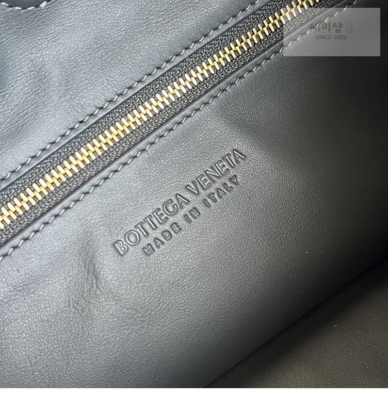 Bottega Veneta 보테가베네타 스몰 스웨이드 홉 백 1# Bag 17번 이미지