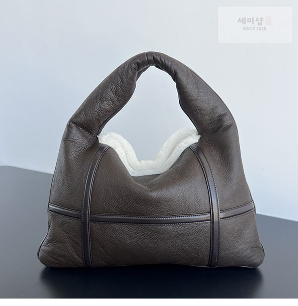Bottega Veneta 보테가베네타 스몰 홉 백 테디 폰단트 Bag 1번 이미지