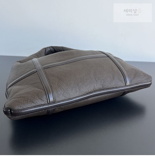 Bottega Veneta 보테가베네타 스몰 홉 백 테디 폰단트 Bag 4번 이미지