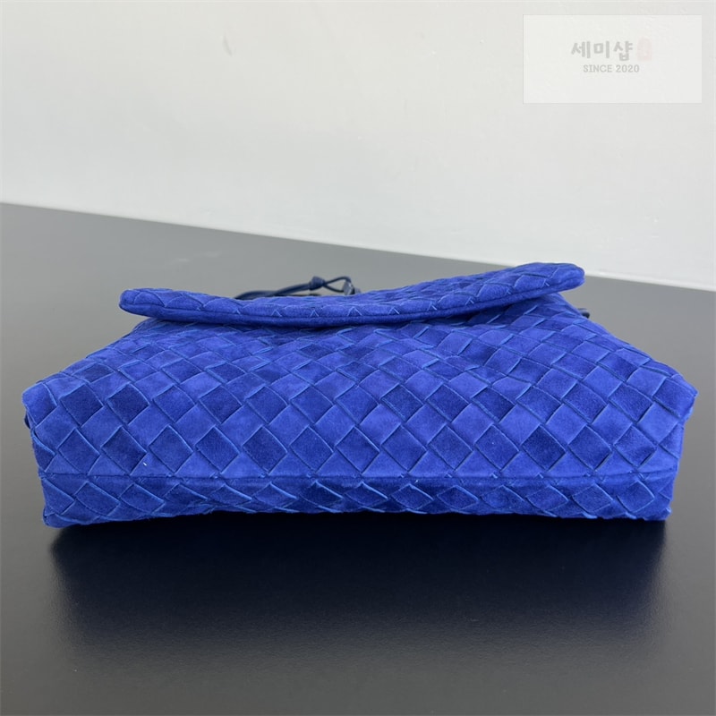 보테가베네타 보테가베네타 스웨이드 지오르노 더스트 숄더 백 857657 블루 Bag 12번 이미지