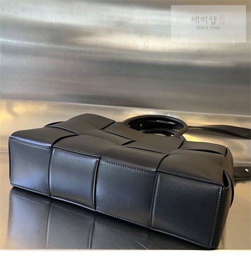 Bottega Veneta 보테가베네타 스트랩 스몰 인트레치아토 아르코 토트 백 블랙 Bag 3번 이미지