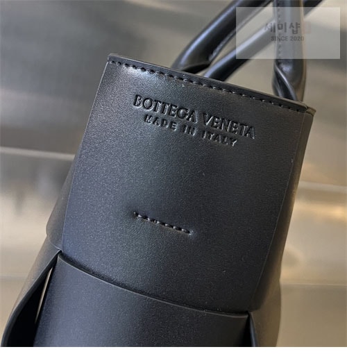 Bottega Veneta 보테가베네타 스트랩 스몰 인트레치아토 아르코 토트 백 블랙 Bag 10번 이미지