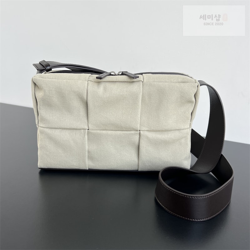 보테가베네타 보테가베네타 캔버스 아르코 크로스백 레플리카 4번 이미지 - Bag | 세미샵 레플리카 사이트