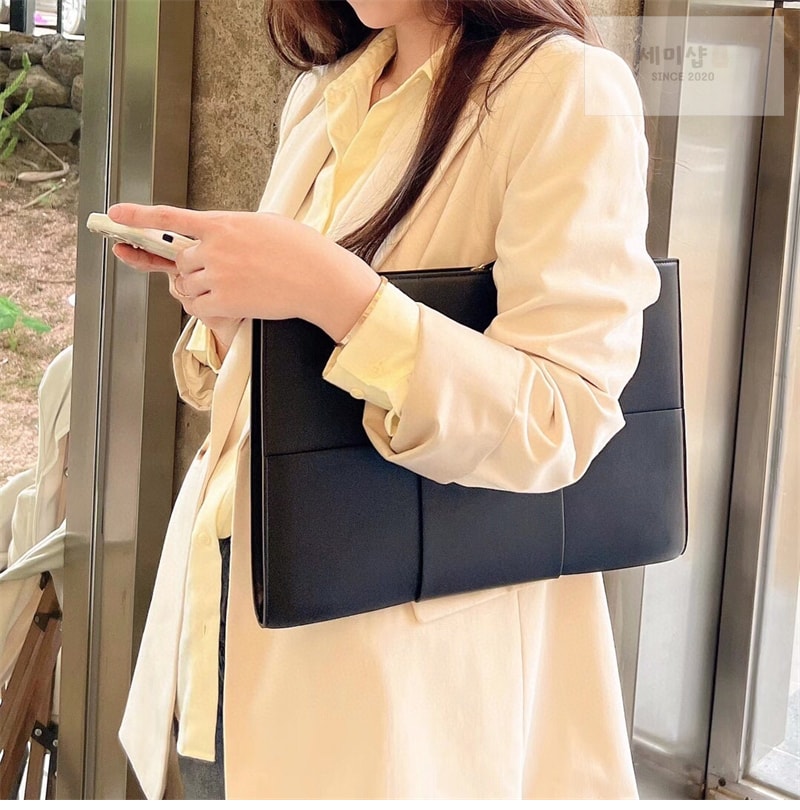 Bottega Veneta 보테가베네타 아르코 도큐먼트 케이스 “ 4 COLOR ” 그레이 Bag 2번 이미지
