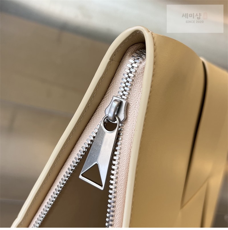 Bottega Veneta 보테가베네타 아르코 도큐먼트 케이스 “ 4 COLOR ” 그레이 Bag 23번 이미지