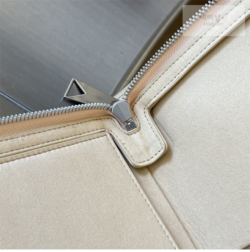 Bottega Veneta 보테가베네타 아르코 도큐먼트 케이스 “ 4 COLOR ” 그레이 Bag 31번 이미지