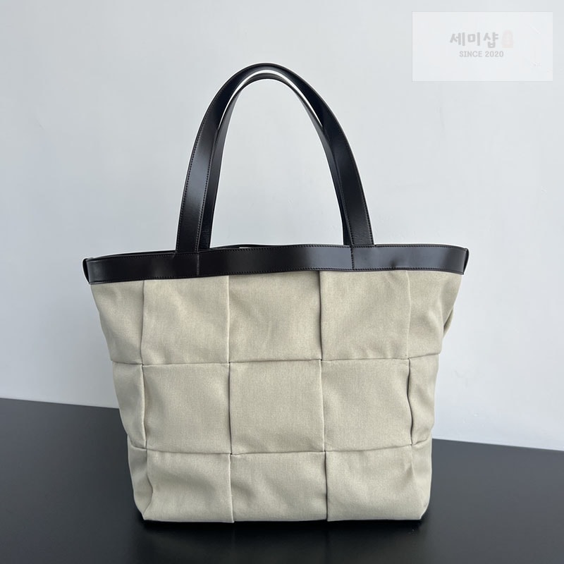 보테가베네타 보테가베네타 캔버스 아르코 토트백 폰단트 Bag 10번 이미지