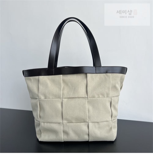 보테가베네타 보테가베네타 캔버스 아르코 토트백 폰단트 Bag 7번 이미지