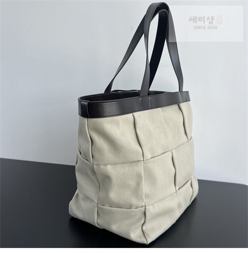 보테가베네타 보테가베네타 캔버스 아르코 토트백 폰단트 Bag 11번 이미지