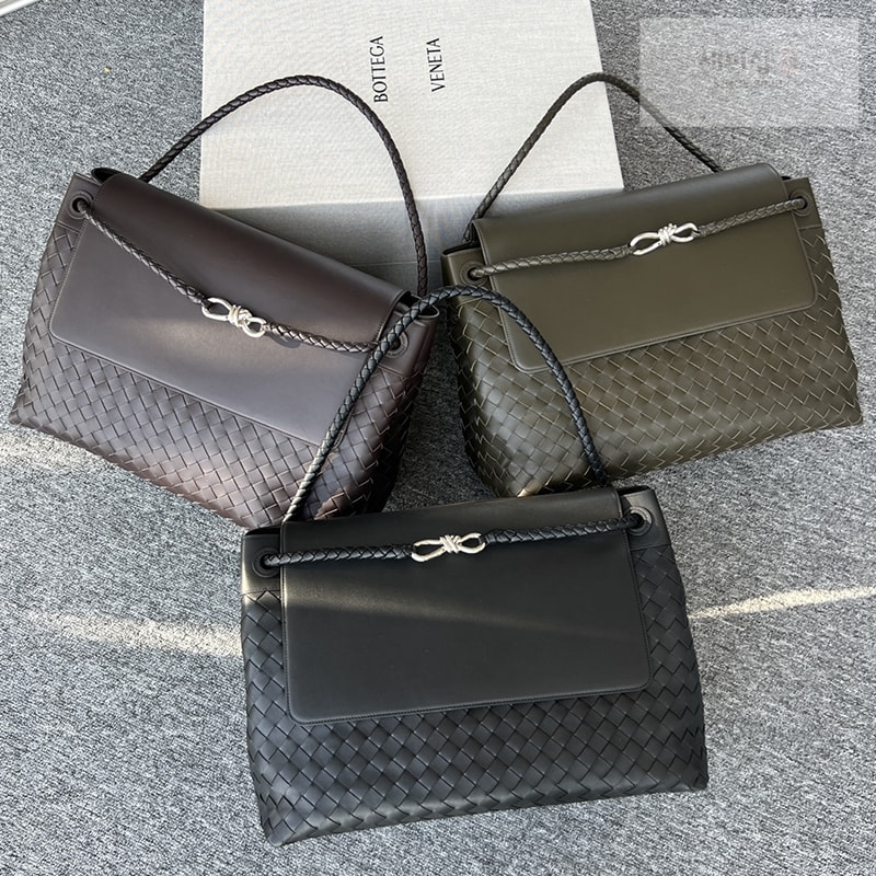 Bottega Veneta 보테가베네타 안디아모 라지 메신저 백 “ 3 COLOR ” 폰단트 Bag 1번 이미지