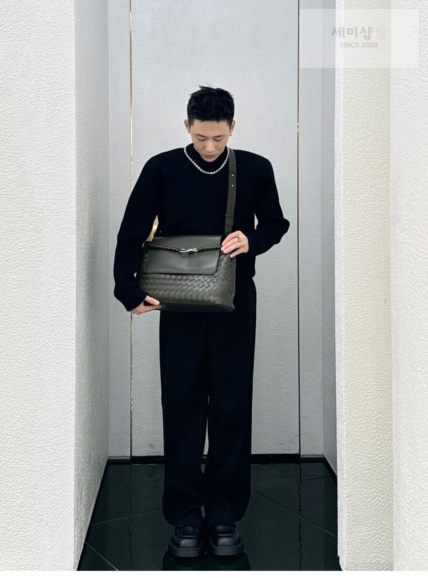 Bottega Veneta 보테가베네타 안디아모 라지 메신저 백 “ 3 COLOR ” 폰단트 Bag 2번 이미지