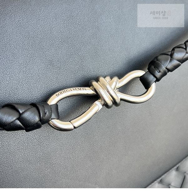 Bottega Veneta 보테가베네타 안디아모 라지 메신저 백 “ 3 COLOR ” 폰단트 Bag 4번 이미지