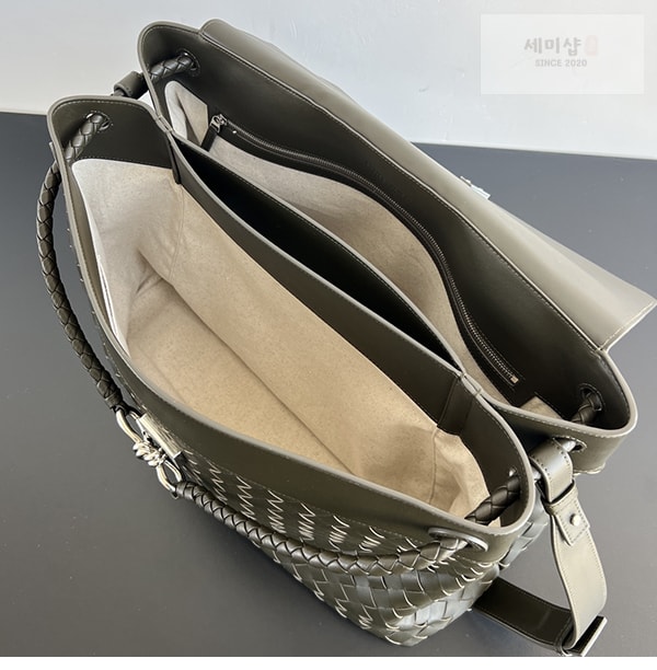 Bottega Veneta 보테가베네타 안디아모 라지 메신저 백 “ 3 COLOR ” 폰단트 Bag 26번 이미지