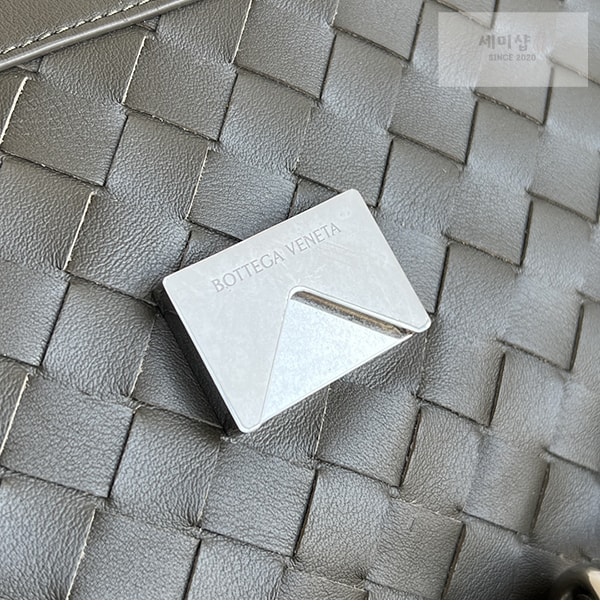 Bottega Veneta 보테가베네타 안디아모 라지 메신저 백 “ 3 COLOR ” 폰단트 Bag 21번 이미지