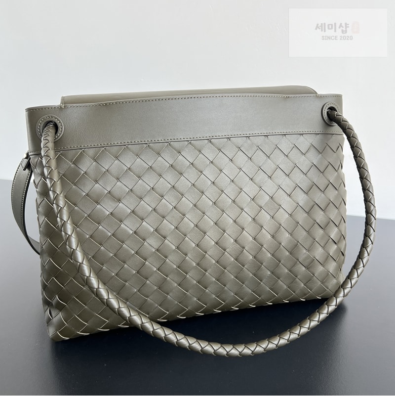 Bottega Veneta 보테가베네타 안디아모 미디엄 메신저백 “ 3 COLOR ” 블랙 Bag 18번 이미지