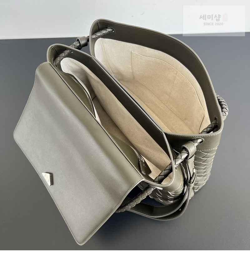 Bottega Veneta 보테가베네타 안디아모 미디엄 메신저백 “ 3 COLOR ” 블랙 Bag 4번 이미지