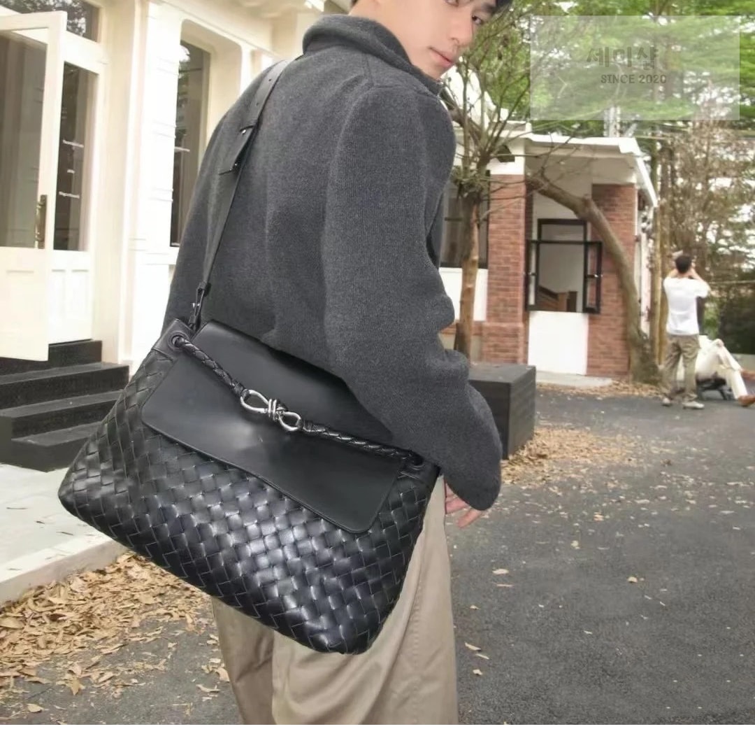 Bottega Veneta 보테가베네타 안디아모 미디엄 메신저백 “ 3 COLOR ” 블랙 Bag 12번 이미지