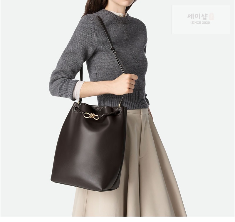 Bottega Veneta 보테가베네타 안디아모 버킷 백 “ 3 COLOR ” 다크 브라운 Bag 6번 이미지