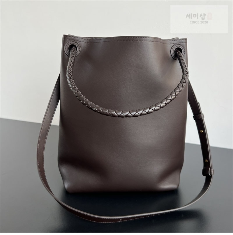 Bottega Veneta 보테가베네타 안디아모 버킷 백 “ 3 COLOR ” 다크 브라운 Bag 16번 이미지