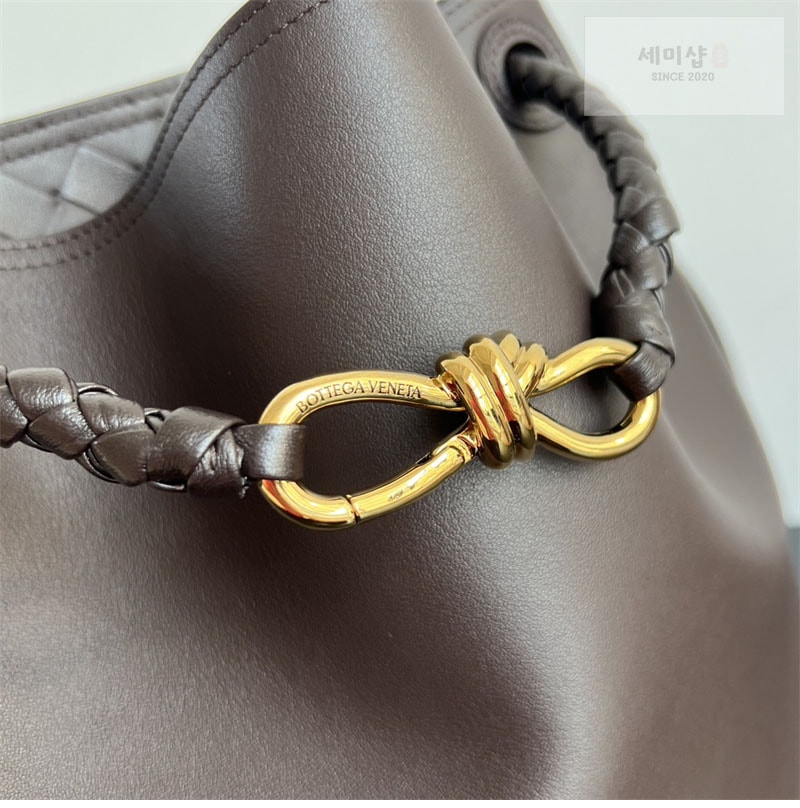 Bottega Veneta 보테가베네타 안디아모 버킷 백 “ 3 COLOR ” 다크 브라운 Bag 17번 이미지