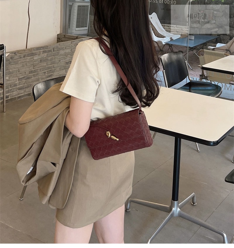 Bottega Veneta 보테가베네타 안디아모 크로스바디 백 “ 6 COLOR ” 다크 브라운 Bag 6번 이미지