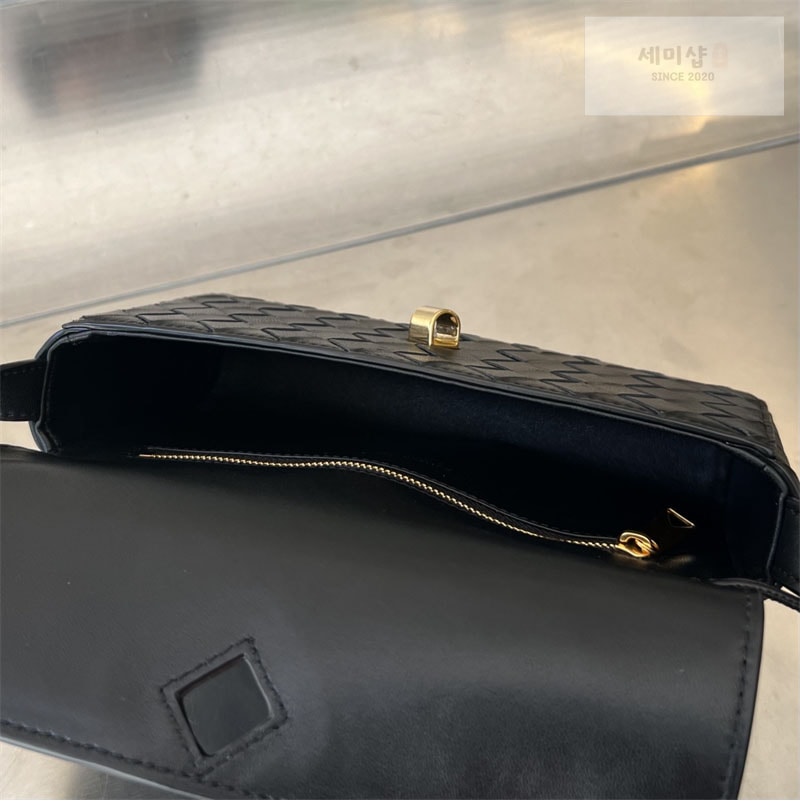 Bottega Veneta 보테가베네타 안디아모 크로스바디 백 “ 6 COLOR ” 다크 브라운 Bag 24번 이미지