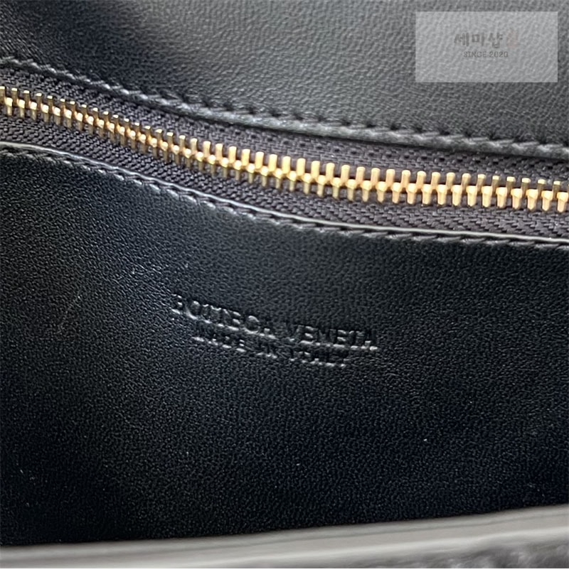 Bottega Veneta 보테가베네타 안디아모 크로스바디 백 “ 6 COLOR ” 다크 브라운 Bag 19번 이미지