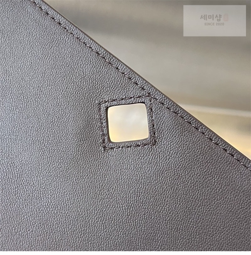 Bottega Veneta 보테가베네타 안디아모 크로스바디 백 “ 6 COLOR ” 다크 브라운 Bag 28번 이미지