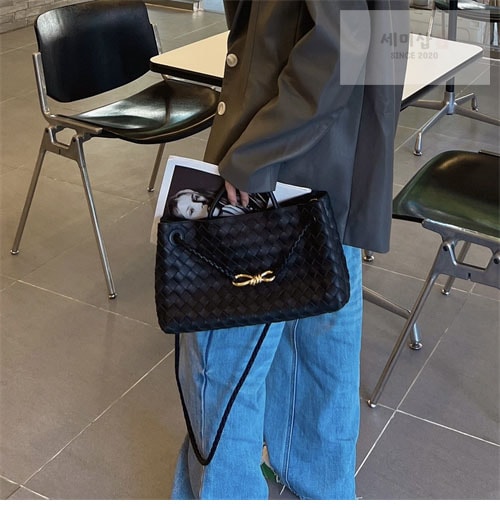 Bottega Veneta 보테가베네타 이스트 웨스트 스몰 안디아모 토트백 " 4 COLOR ” 블랙 Bag 2번 이미지