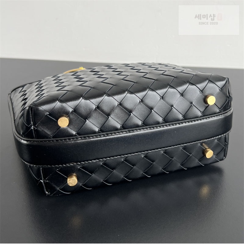 보테가베네타 보테가베네타 월리스 미니 인트레치아토 레더 숄더 백 815395 블랙 Bag 11번 이미지