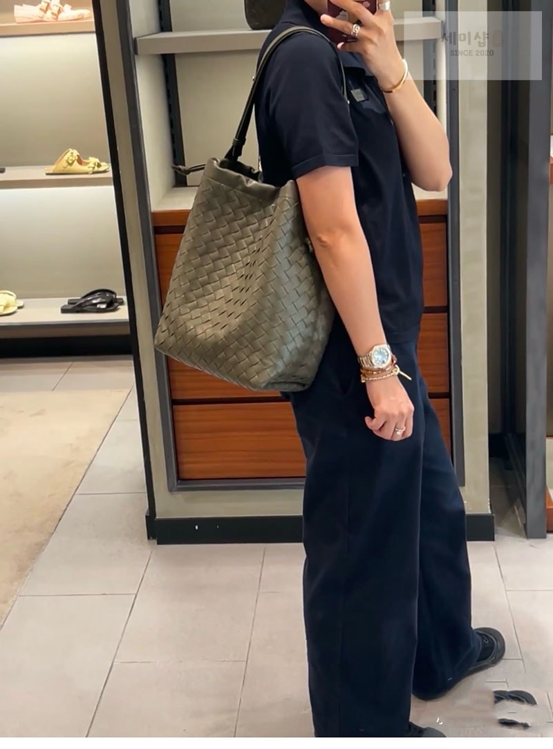 Bottega Veneta 보테가베네타 인트레치아토 비블리오테카 버킷 백 “ 3 COLOR ” 폰단트 Bag 8번 이미지