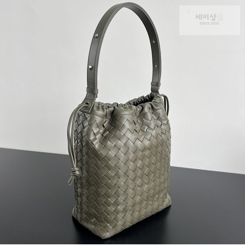 Bottega Veneta 보테가베네타 인트레치아토 비블리오테카 버킷 백 “ 3 COLOR ” 폰단트 Bag 5번 이미지