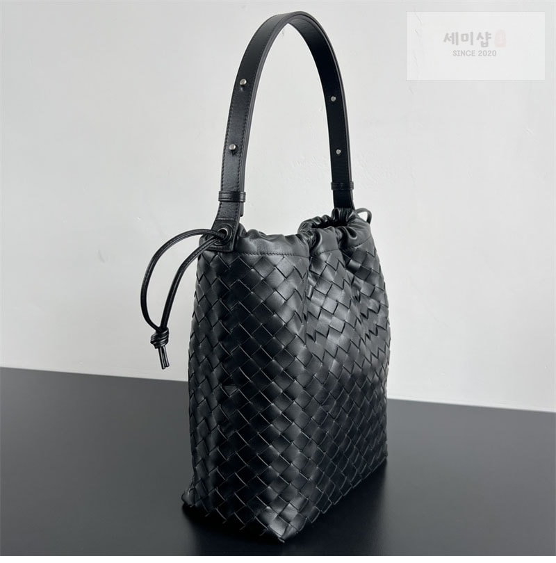 Bottega Veneta 보테가베네타 인트레치아토 비블리오테카 버킷 백 “ 3 COLOR ” 폰단트 Bag 19번 이미지