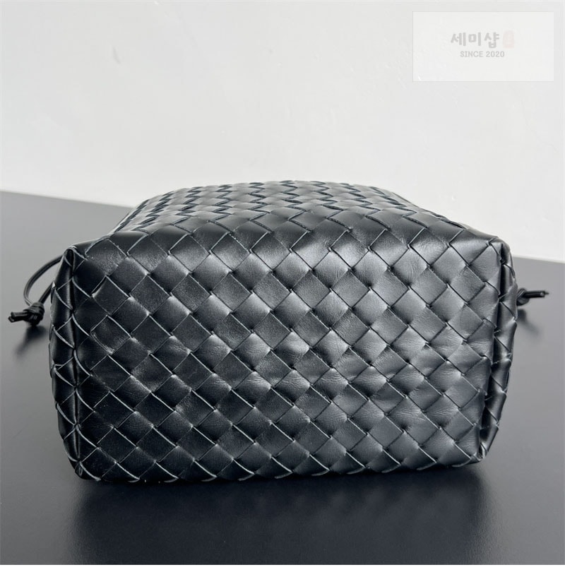 Bottega Veneta 보테가베네타 인트레치아토 비블리오테카 버킷 백 “ 3 COLOR ” 폰단트 Bag 24번 이미지