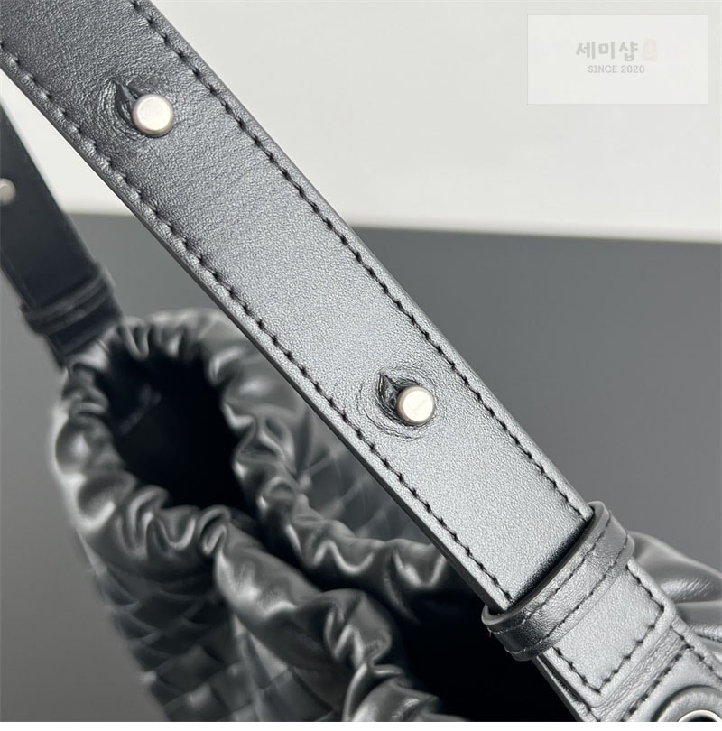 Bottega Veneta 보테가베네타 인트레치아토 비블리오테카 버킷 백 “ 3 COLOR ” 폰단트 Bag 14번 이미지